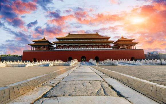 The East Hotel-very Close To The Drum Tower,the Temple,houhai Bar Street,and The Forbidden City,there Are Many Old Traditional Hutongs Around The ,experience The Culture Of Old Hutongs,near Exit A Of Shichahai On Metro Line Hotel