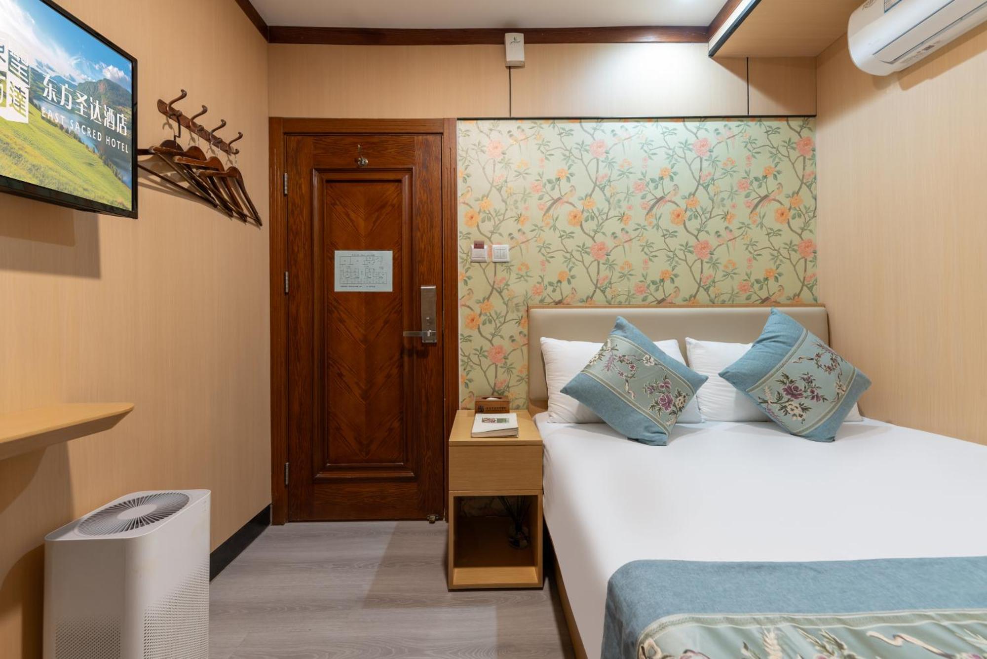 The East Hotel-very Close To The Drum Tower,the Temple,houhai Bar Street,and The Forbidden City,there Are Many Old Traditional Hutongs Around The ,experience The Culture Of Old Hutongs,near Exit A Of Shichahai On Metro Line 4*